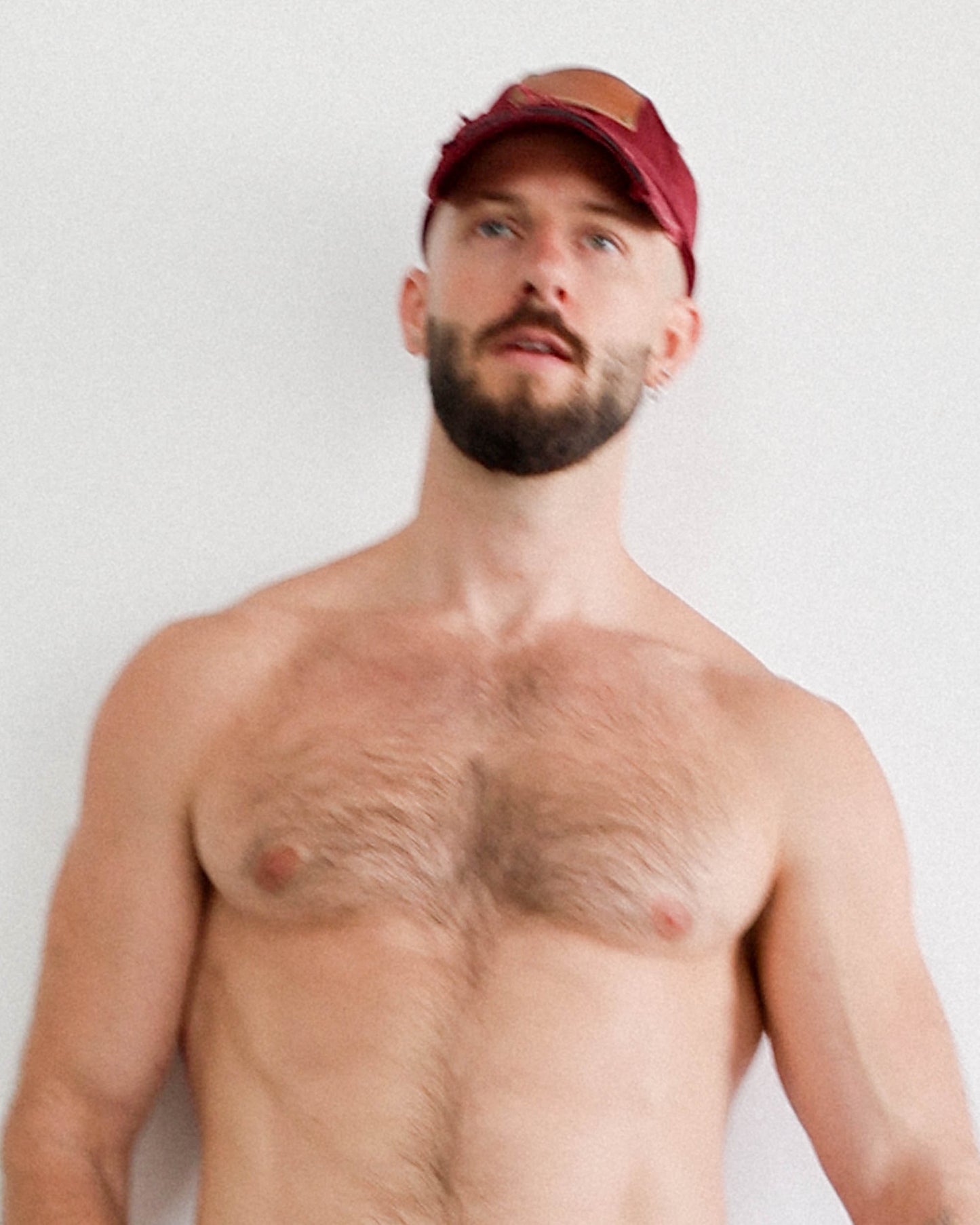THE DISTRESSED CAP MAROON WITH BROWN