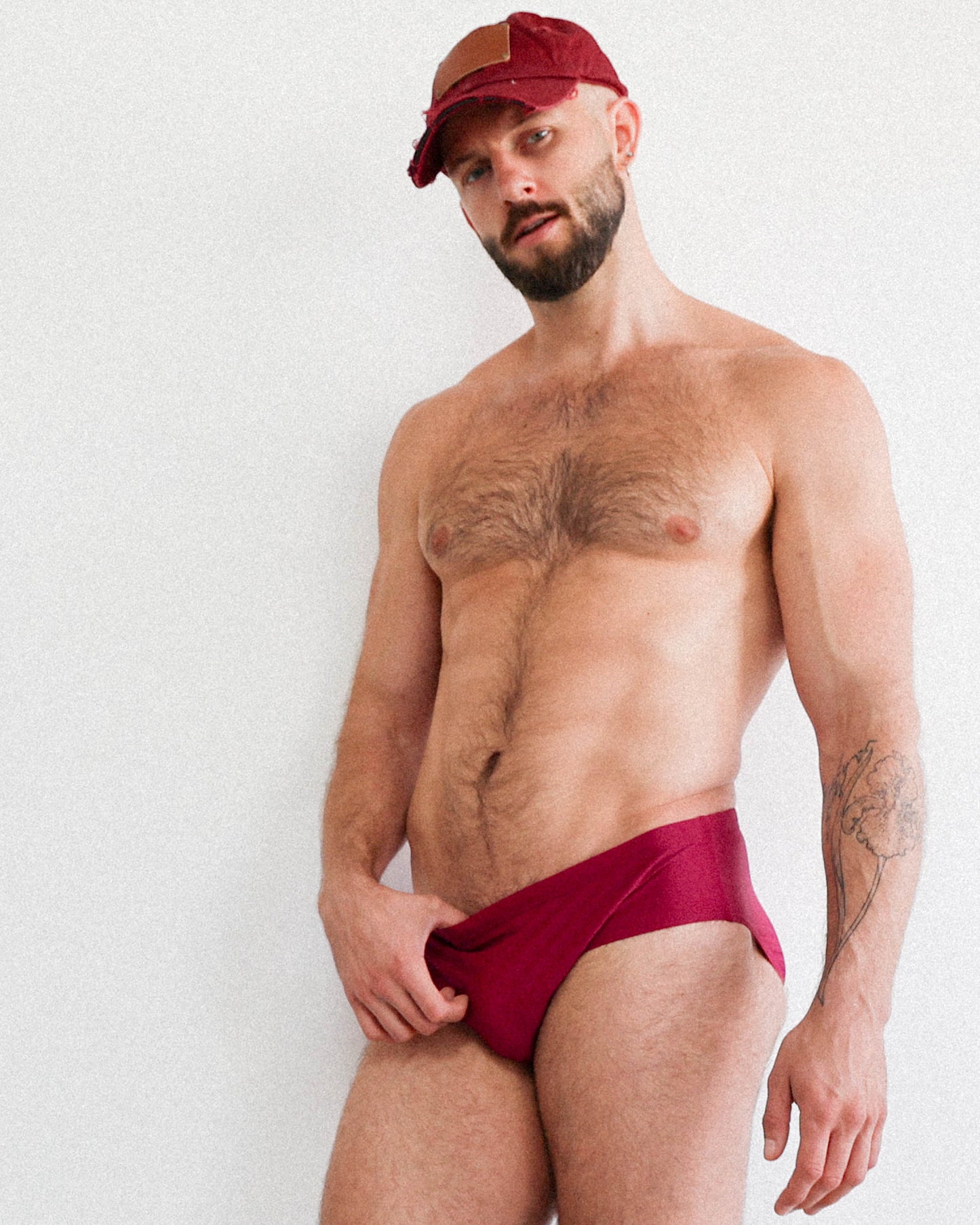 THE DISTRESSED CAP MAROON WITH BROWN